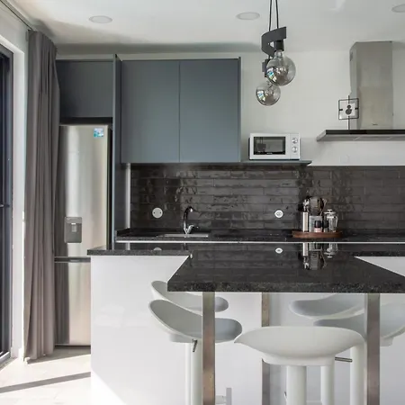 Holiday home Praceta Porthaus - Entire Private Main Santo Isidoro